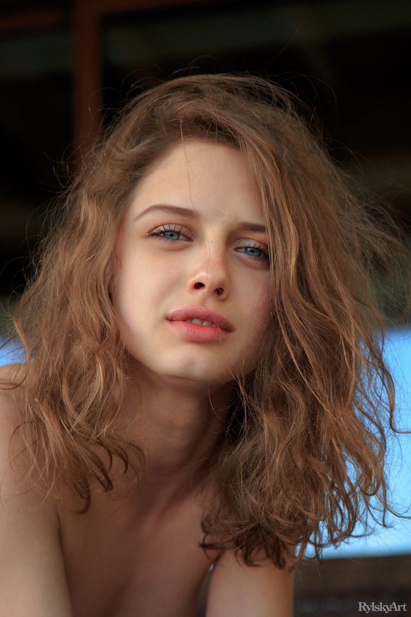 Фаина, 18